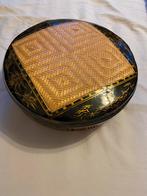 CHINESE RIETEN MAND MET GOUDEN BLOEMMOTIEF OP ZWARTE LAK., Mand, Rond, Ophalen of Verzenden, Zo goed als nieuw