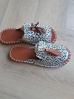 DAMES SLIPPERS MET PANTER MOTIEF NIEUW MAAT 38/39, Ophalen of Verzenden, Nieuw, Bruin