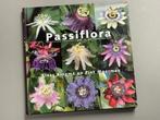 Passiflora - exotische verrassingen in de lage Landen, Tuin en Terras, Planten | Tuinplanten, Ophalen of Verzenden, Klimplanten