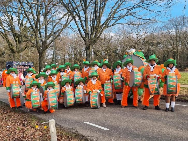 Loopgroep carnaval 23 pakken, Kleding | Dames, Carnavalskleding en Feestkleding, Gedragen, Kleding, Carnaval, Maat 38/40 (M), Ophalen