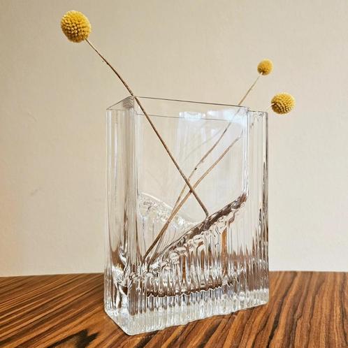 Iittala Vaas 'Sointu' van Tapio Wirkkala Fins vintage design, Antiek en Kunst, Antiek | Glas en Kristal, Ophalen of Verzenden
