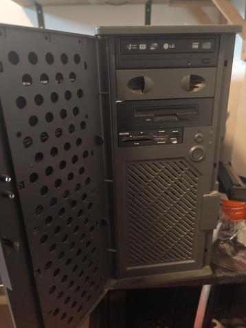 Retro/vintage windows XP gaming pc  beschikbaar voor biedingen