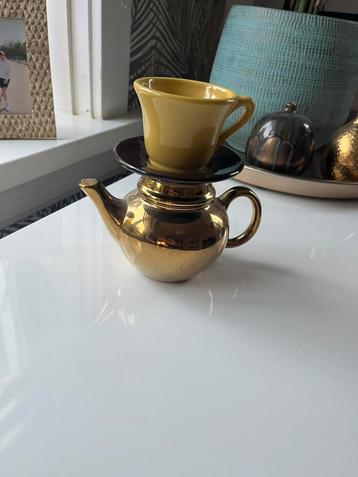 Vintage keramieken vaas – goud met geel beschikbaar voor biedingen