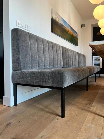 Comfortabele luxe eetkamer bank (6-7 personen, stof, grijs) beschikbaar voor biedingen