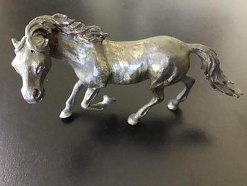 Bronzen massief paardje beschikbaar voor biedingen