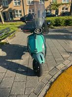 Vespa sprint amethyst green 2021 full option custom kleur, Fietsen en Brommers, Scooters | Vespa, Ophalen, Zo goed als nieuw, Benzine