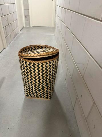 Rotan mand met drksrl beschikbaar voor biedingen
