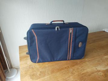 koffer / rolkoffer 69x42x25 in goede staat beschikbaar voor biedingen