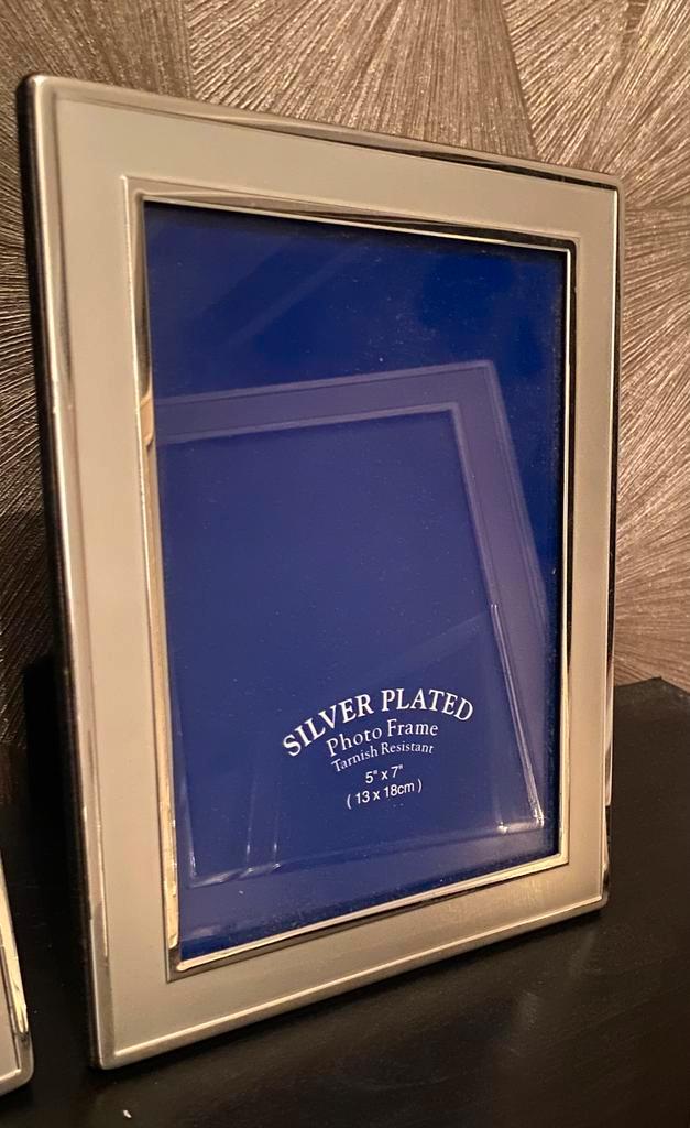 4 stijlvolle zilverkleurige fotolijsten. Als nieuw!, Audio, Tv en Foto, Fotografie | Fotolijsten, Zo goed als nieuw, Ophalen of Verzenden