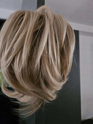 Nepstaart - Blonde Haarknot beschikbaar voor biedingen