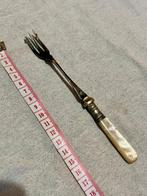 Antiek Engels verzilverd picklevorkje parelmoer 19e eeuw, Antiek en Kunst, Antiek | Bestek, Ophalen of Verzenden