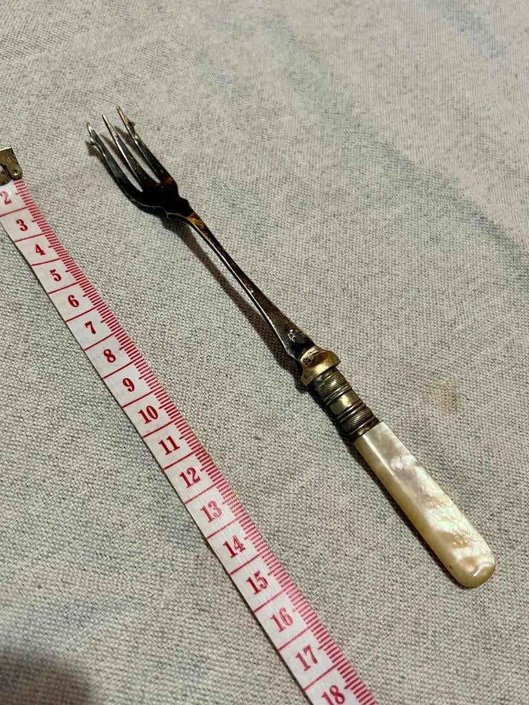 Antiek Engels verzilverd picklevorkje parelmoer 19e eeuw, Ophalen of Verzenden