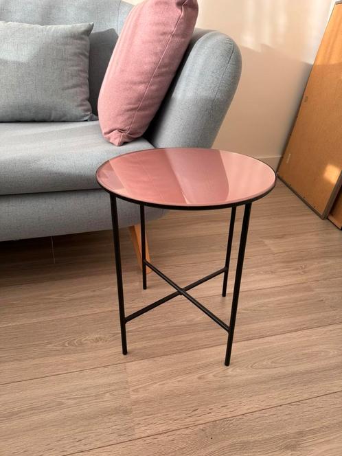 Small Round Table with Pink Glass Top, Huis en Inrichting, Tafels | Sidetables, Zo goed als nieuw, Ophalen