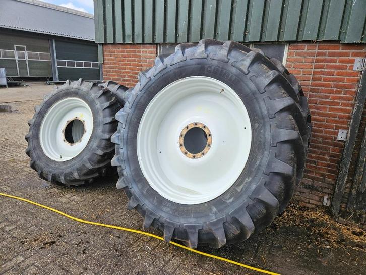 Ploegbanden: 20.8R46 en 16.9R34. Passend op Steyr, Case, NH, Zakelijke goederen, Agrarisch | Onderdelen | Banden, Velgen en Assen