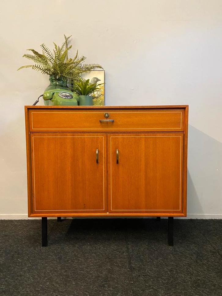 Vintage Dutch Design Formule sideboard dressoirtje jaren 60, Huis en Inrichting, Kasten | Dressoirs, Gebruikt, 50 tot 100 cm, 25 tot 50 cm