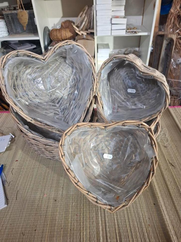 rieten harten – 7 stuks – groot & klein, Huis en Inrichting, Woonaccessoires | Schalen en Manden, Nieuw, Rechthoekig, Riet, Ophalen of Verzenden