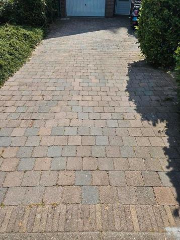 55 m2 bestrating gratis!  beschikbaar voor biedingen