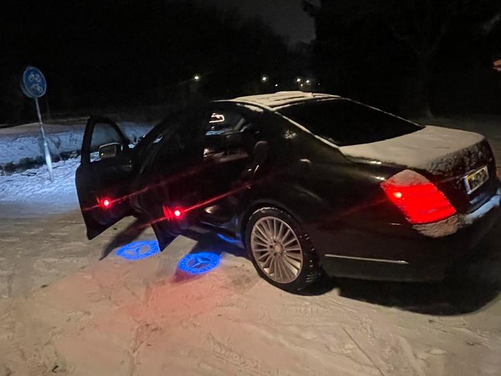 Mercedes-Benz S500 lang v8 s63 look nieuwe apk, Auto's, Mercedes-Benz, Bedrijf, S-Klasse, 360° camera, 4x4, Aangepast voor mindervaliden