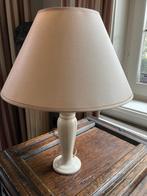 Tafellamp met zalmkleurige kap, Huis en Inrichting, Ophalen, Gebruikt, Klassiek, Stof