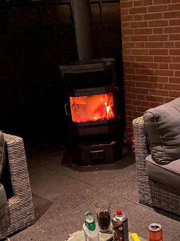 Houtkachel Allesbrander met Schoorsteen beschikbaar voor biedingen