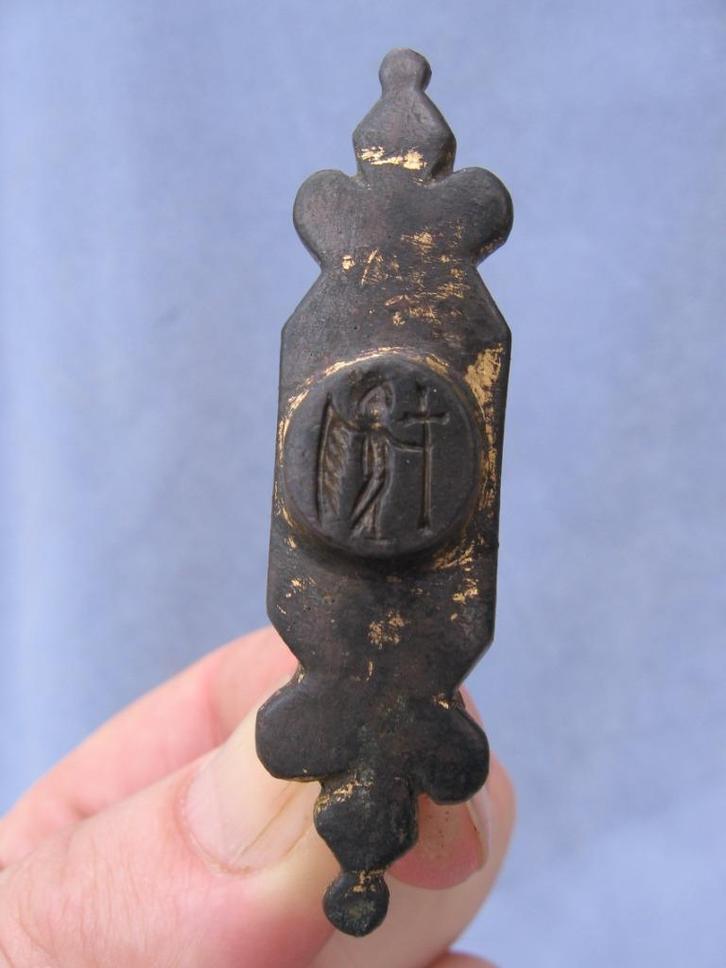 Romeins ornament met godin ong. 1700 jaar oud bodemvondst, Antiek en Kunst, Antiek | Koper en Brons, Brons, Ophalen of Verzenden