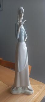 Ik verkoop dit omdat SCHITTEREND GEHEEL GAAF PORSELEINEN BEE, Ophalen of Verzenden