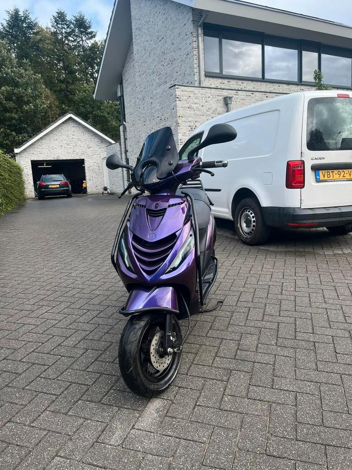 Piaggio Zip 4T iGet brom | Veel extra’s | 10.000 km, Fietsen en Brommers, Brommeronderdelen | Scooters, Zo goed als nieuw, Piaggio