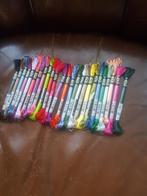 Te koop dmc borduurzijde mouline 25 stukjes., Hobby en Vrije tijd, Ophalen of Verzenden, Zo goed als nieuw, Borduurgaren of Zijde