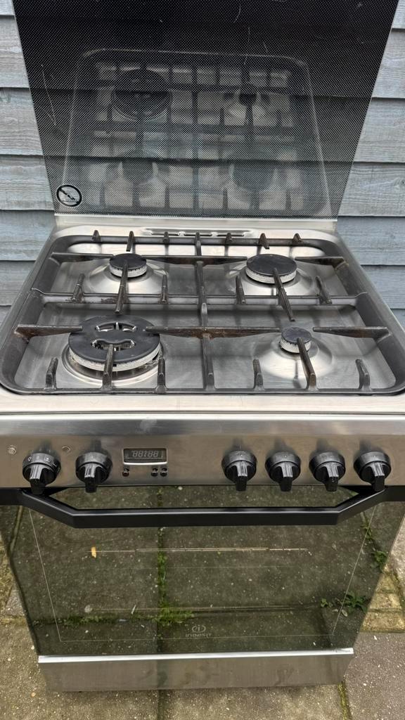 Rvs gas fornuis, Witgoed en Apparatuur, Fornuizen, Zo goed als nieuw, Vrijstaand, Gas, 4 kookzones, Minder dan 85 cm, Grill, Ophalen