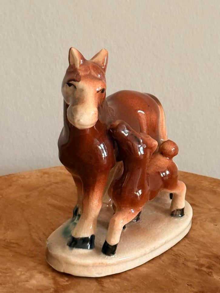 Vintage Porseleinen Beeldje Paard en Veulen Keramiek, Antiek en Kunst, Antiek | Keramiek en Aardewerk, Ophalen of Verzenden