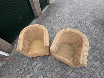 2 Mooie rieten stoelen beschikbaar voor biedingen