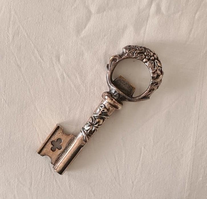 ​️ ​Antieke sleutel kurkentrekker & flesopener, Antiek en Kunst, Antiek | Keukenbenodigdheden, Ophalen of Verzenden