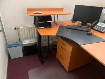 Gratis af te halen: bureau opstelling inclusief lade kasten 
