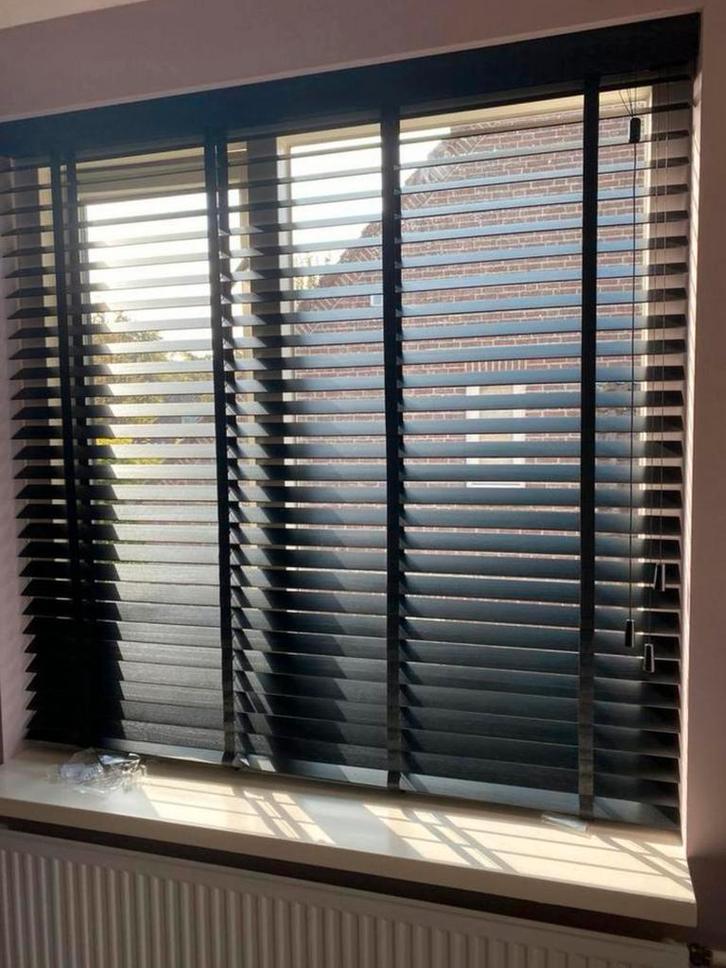 4x Veneta Harmony houten jaloezie met ladderband., Huis en Inrichting, Stoffering | Gordijnen en Lamellen, Zo goed als nieuw, 100 tot 150 cm