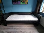 Bed Woood zwart, Ophalen, 85 tot 100 cm, Zo goed als nieuw, Matras