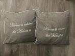 2x kussens grijs met wit Home is where the heart is, Ophalen of Verzenden, Zo goed als nieuw, Overige kleuren, Vierkant