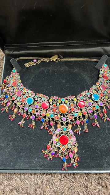 Oude Wings ketting beschikbaar voor biedingen