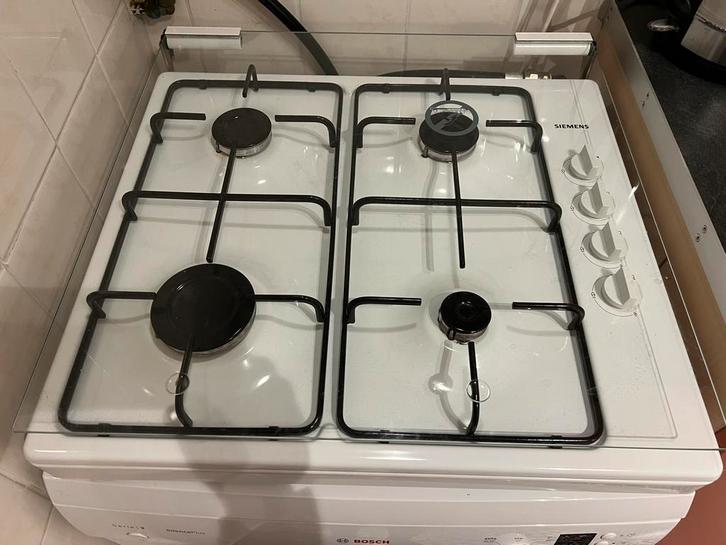 Gasfornuis, Witgoed en Apparatuur, Kookplaten, Gebruikt, Vrijstaand, Gas, 4 kookzones, Ophalen
