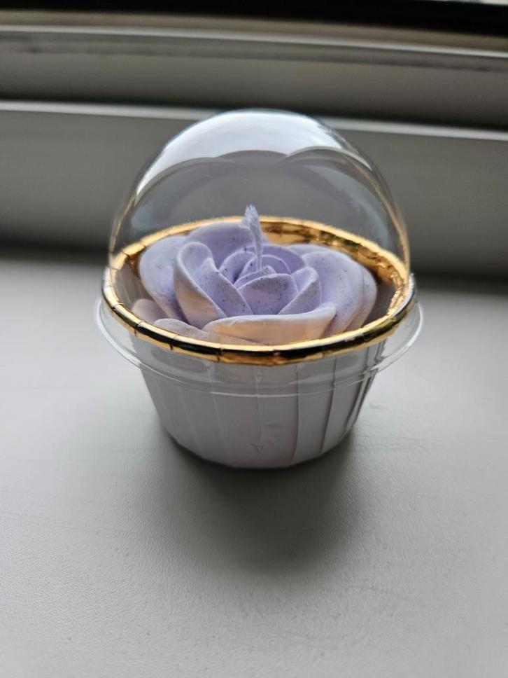 Lila roos kaars, Huis en Inrichting, Woonaccessoires | Kandelaars en Kaarsen, Nieuw, Kaars, Minder dan 25 cm, Overige materialen