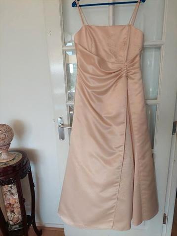 Tijdloze trouwjurk. Champagne/"Goud" kleurig. Mt 42/44 beschikbaar voor biedingen