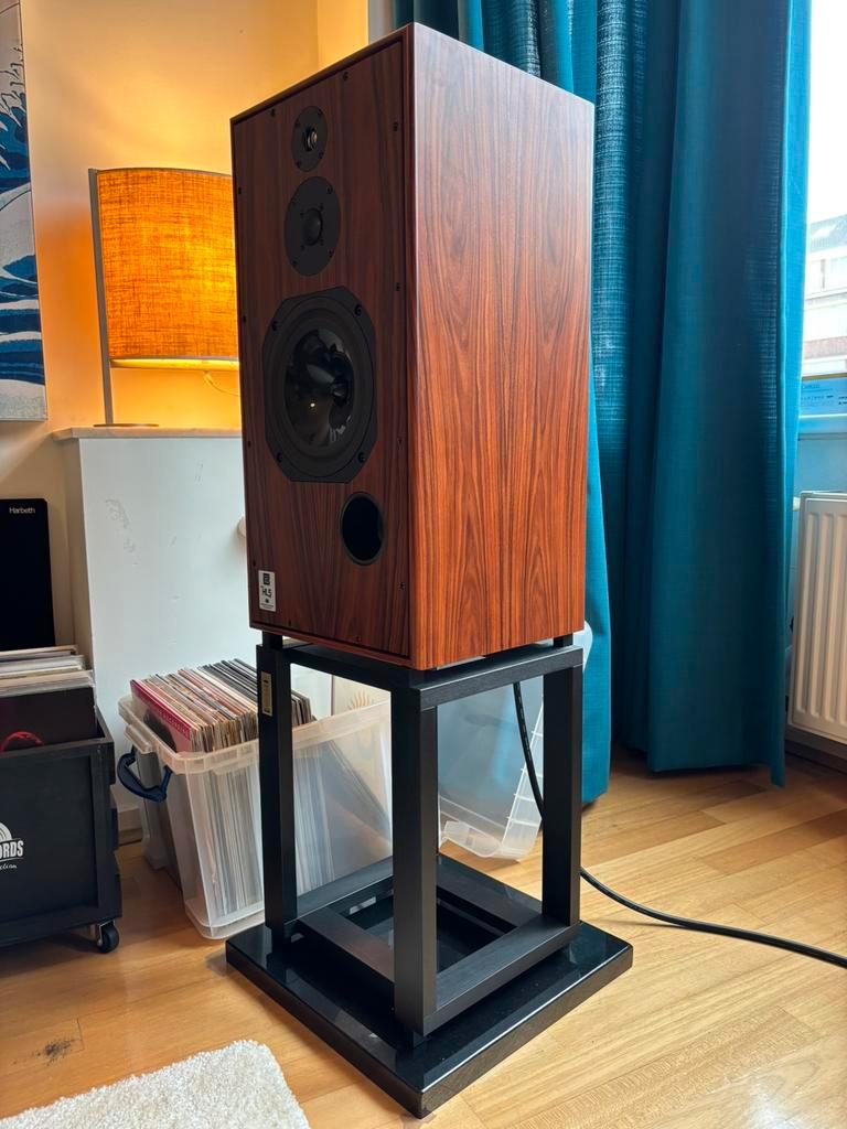 ≥ Harbeth Super HL5 Plus XD Tonträger stands — Luidsprekers