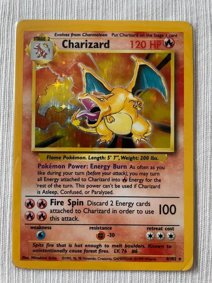Charizard base set engels 4/102, Hobby en Vrije tijd, Verzamelkaartspellen | Pokémon, Gebruikt, Losse kaart, Foil, Ophalen of Verzenden