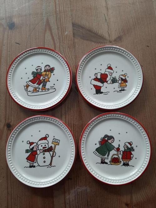 WEDGWOOD WINDSOR , CHRISTMAS - 4 PETIT FOUR BORDJES - NIEUW, Huis en Inrichting, Keuken | Servies, Nieuw, Bord(en), Wedgwood, Porselein