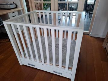 Wit houten Baby box merk TWF beschikbaar voor biedingen
