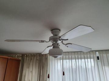 Plafondventilator met lamp beschikbaar voor biedingen