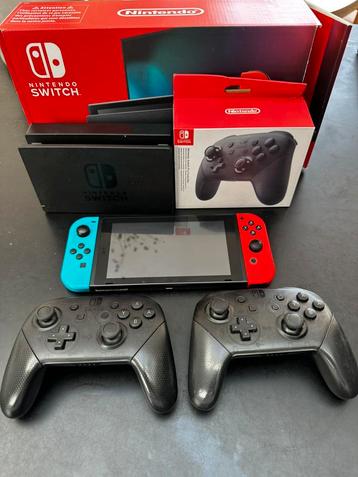 Nintendo switch met 2 pro controllers beschikbaar voor biedingen
