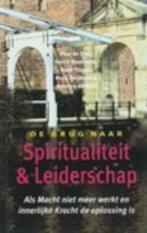 De Brug Naar Spiritualiteit En Leiderschap., Achtergrond en Informatie, Spiritualiteit algemeen, Ophalen of Verzenden, Zo goed als nieuw