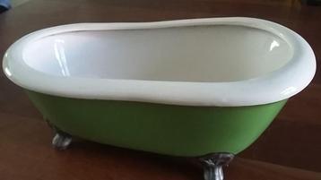 Emaille Bloempot in 'Badkuip op pootjes' stijl beschikbaar voor biedingen