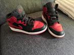 Air Jordan one mid, Kleding | Dames, Schoenen, Rood, Ophalen, Nike Air Jordan, Sneakers of Gympen