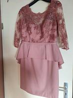 Elegante roze jurk met kant en peplum, Kleding | Dames, Jurken, Maat 38/40 (M), Elegance, Nieuw, Ophalen of Verzenden